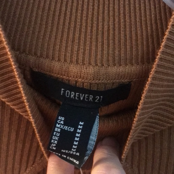 Forever 21 mock neck sweater with keyhole cutout - Picture 4 of 4